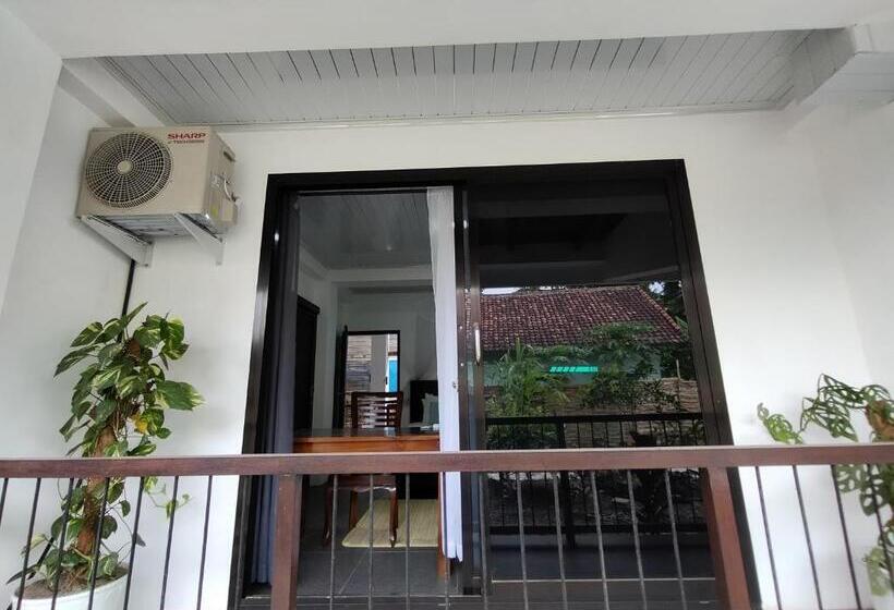 스탠다드 룸, Rumah Montong