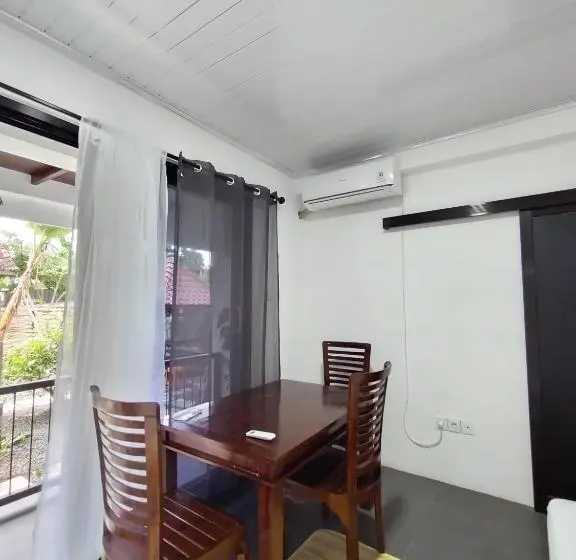 スタンダードルーム, Rumah Montong