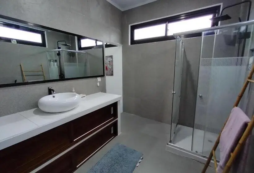スタンダードルーム, Rumah Montong