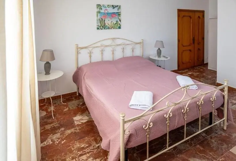 اتاق استاندارد سه نفره, Villa D Angelo