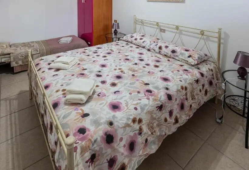 اتاق استاندارد سه نفره, Villa D Angelo