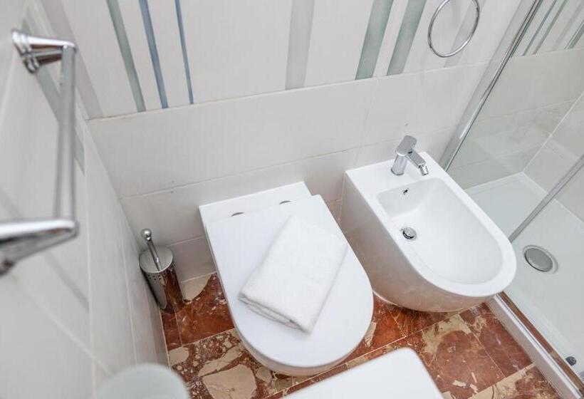 غرفة قياسية ثلاثية, Villa D Angelo