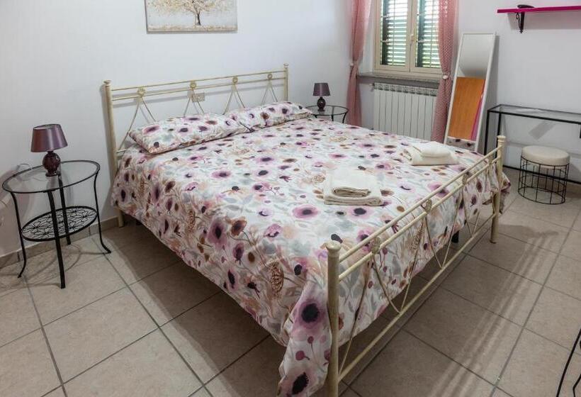 غرفة قياسية ثلاثية, Villa D Angelo