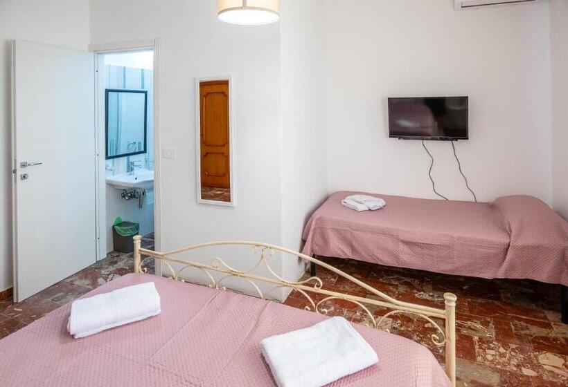 اتاق استاندارد سه نفره, Villa D Angelo