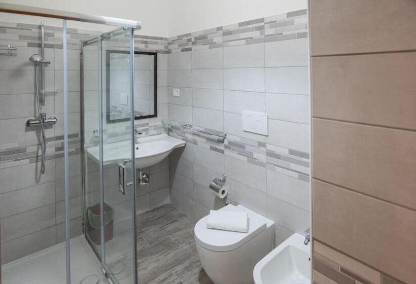 غرفة قياسية رباعية, Villa D Angelo