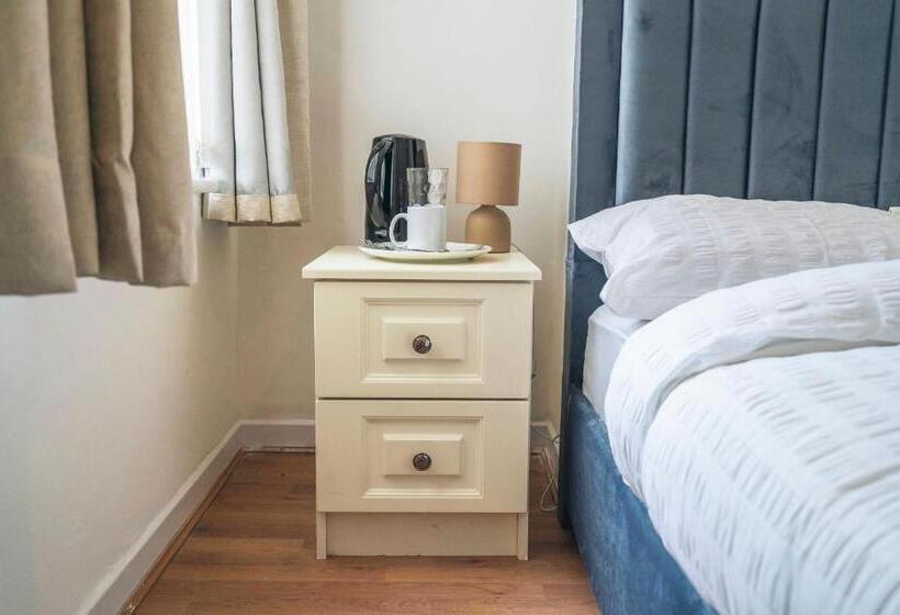 Номер Стандарт Совместная Ванная, Majestic Inn