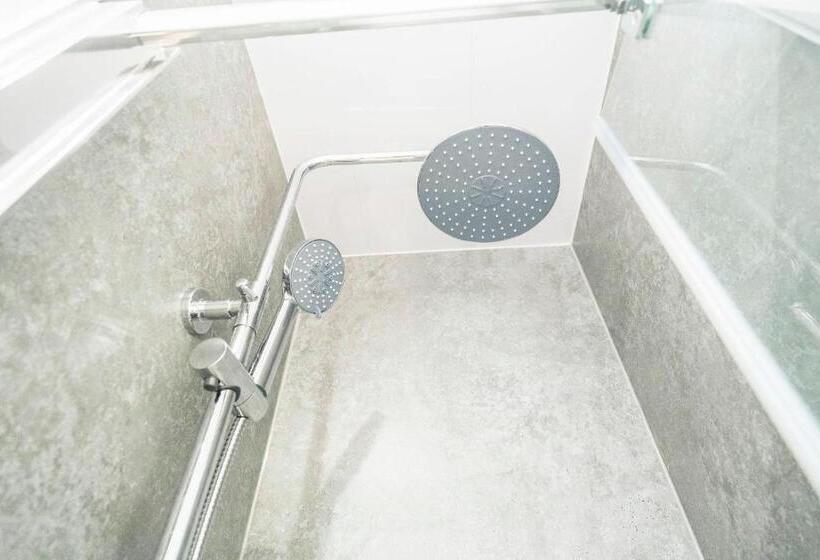 Номер Стандарт Совместная Ванная, Majestic Inn