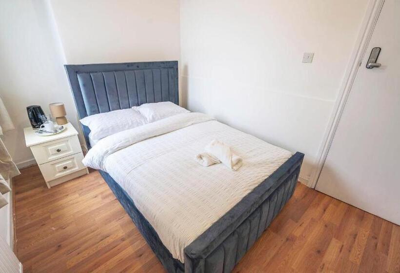 Номер Стандарт Совместная Ванная, Majestic Inn