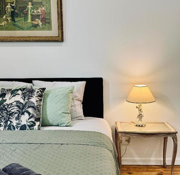 标准三人间, Art House Rooms