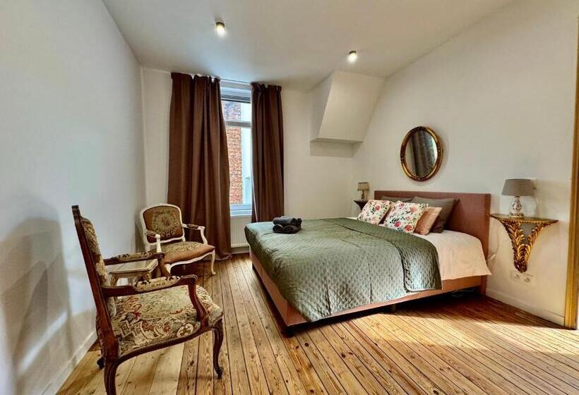 带大床的豪华间, Art House Rooms