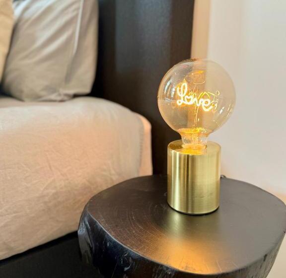 豪华房间, Art House Rooms