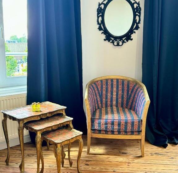 豪华房间, Art House Rooms