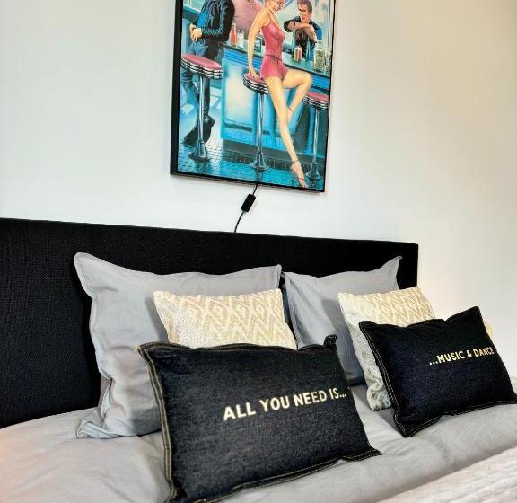 豪华房间, Art House Rooms