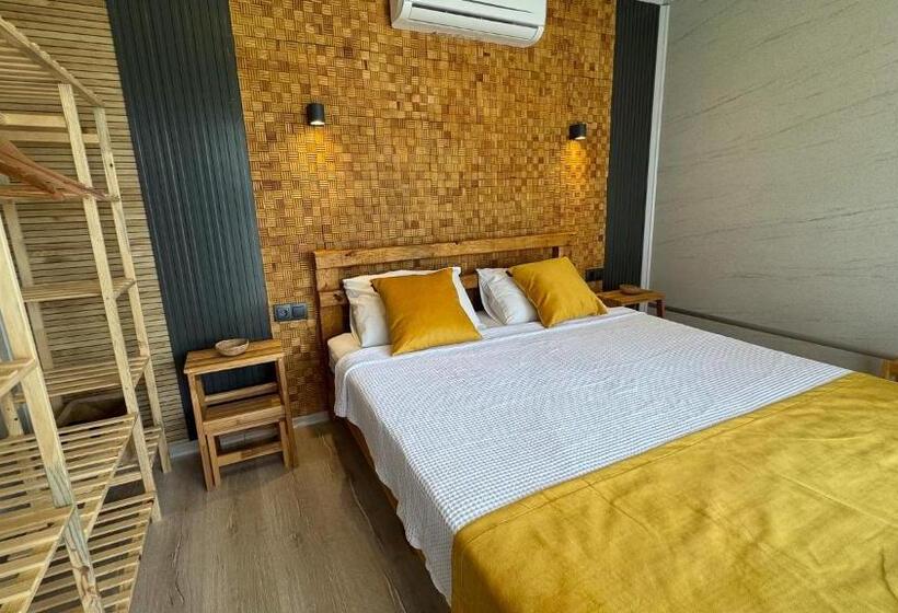 غرفة قياسية, Cnr Kitehouse