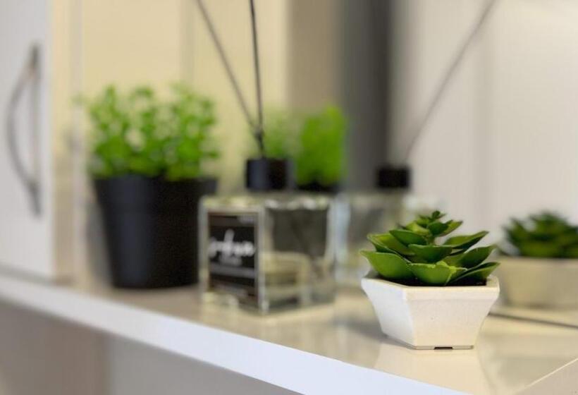 غرفة قياسية, Cnr Kitehouse