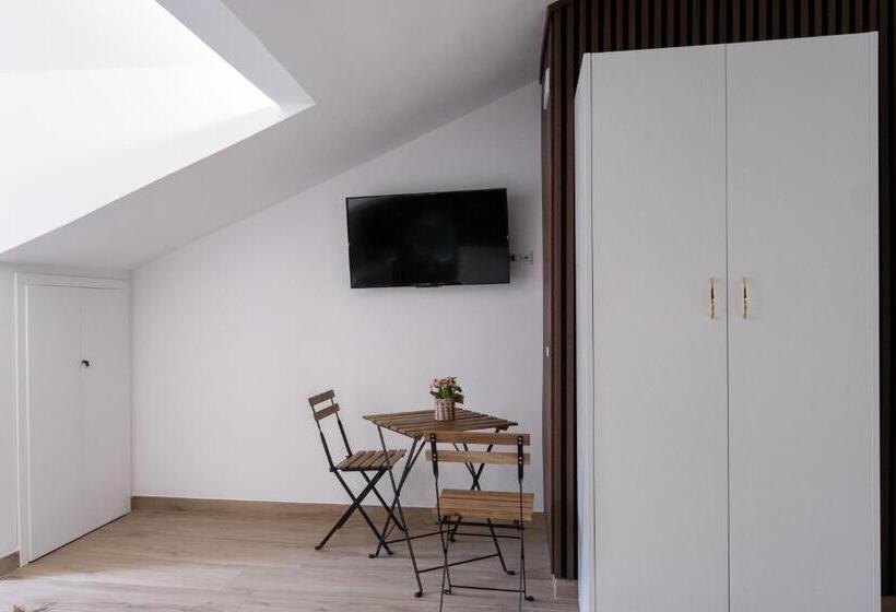 Camera Deluxe, Coraline Deluxe Rooms
