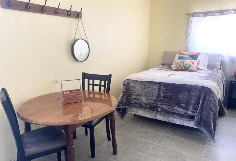 デラックスルーム, Royal Bnb