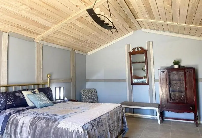 スタンダードルーム, Royal Bnb