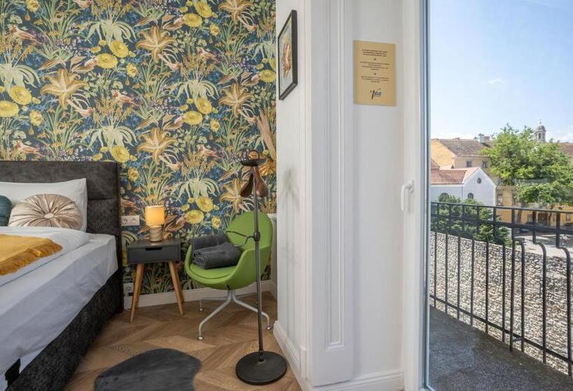 バルコニー付きスタンダードステューディオ, V62 Studio Apartments  In The Downtown