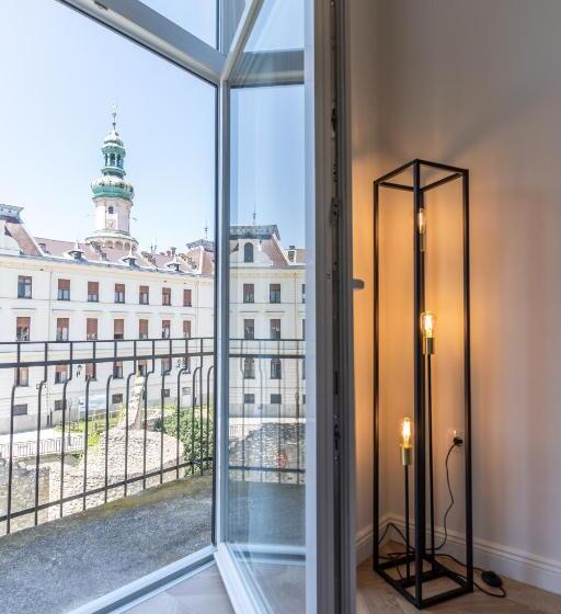 Студио Стандарт с Балконом, V62 Studio Apartments  In The Downtown