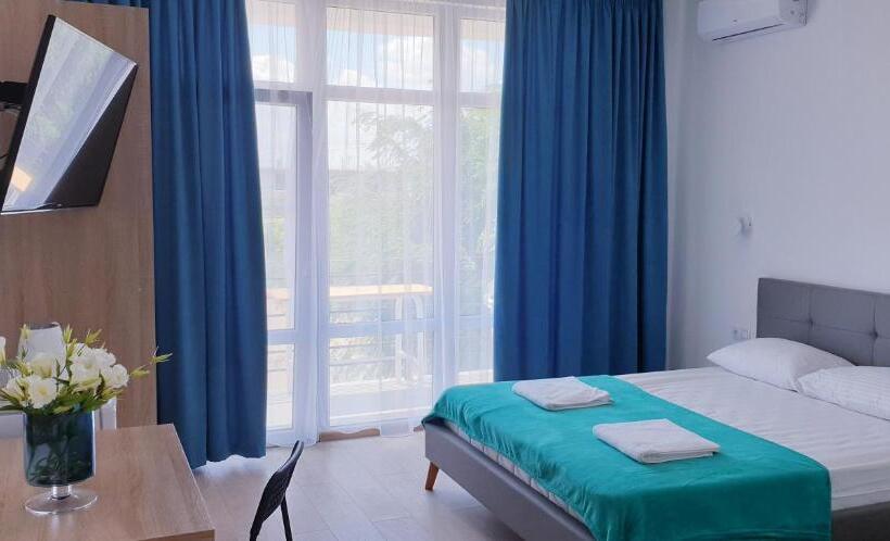 سوئیت با بالکن, Zatokas Sun Club