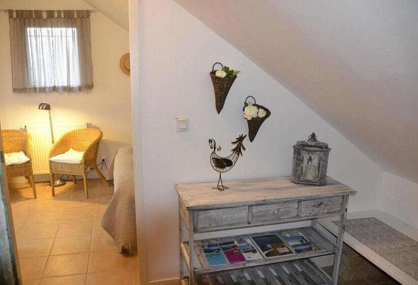 חדר משפחתי, La Tulipe