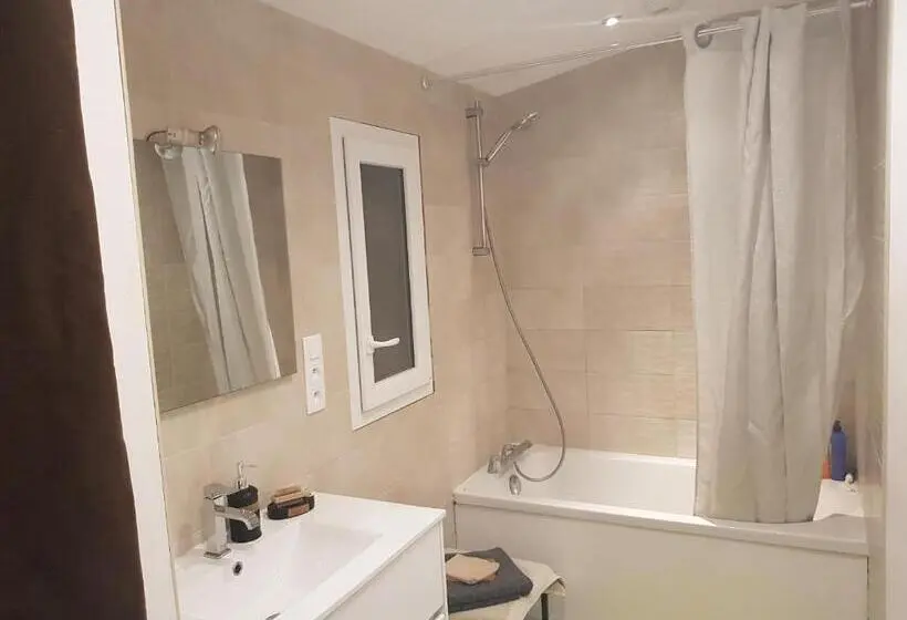３ベッドルームハウス, Maison 7 Personnes Ou Chambres Dans Maison Partagée