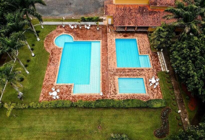 ツーベッドルーム　ヴィラ, Fazenda Em Itapetininga, Paz, Descanso E Piscinas