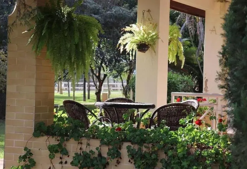 Talo 2 Makuuhuonetta, Fazenda Em Itapetininga, Paz, Descanso E Piscinas