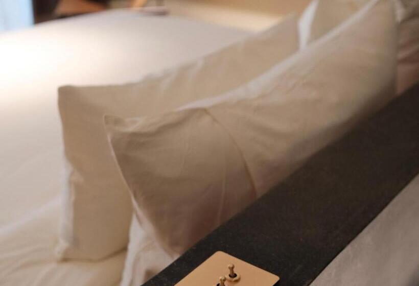 חדר סטנדרט עם מיטת קינג, Li