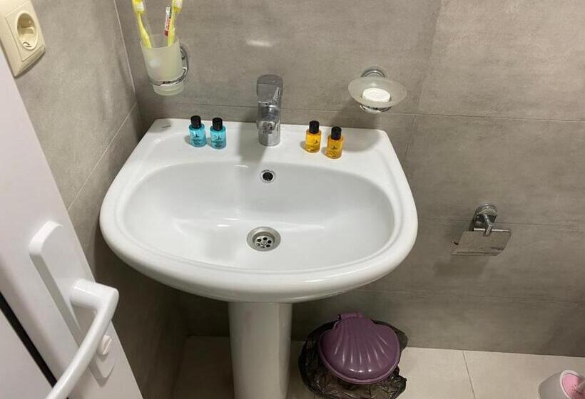 اتاق استاندارد, Nira