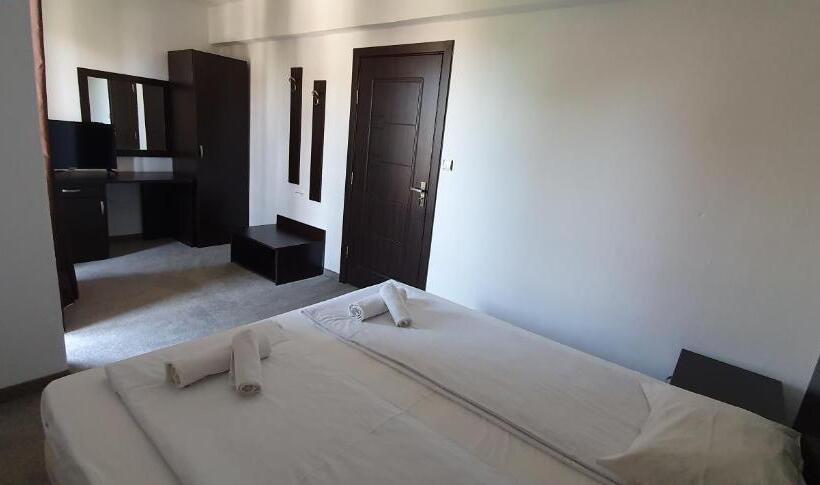 2ベッドルームアパートメント, Rixus