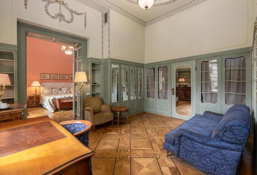 سوییت, The Benjamin House   Self Check In