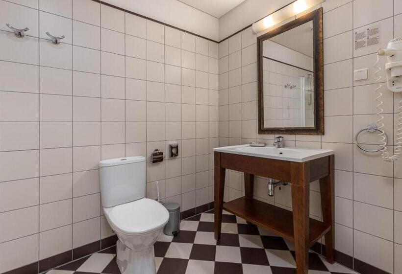 اتاق اکونومی, The Benjamin House   Self Check In