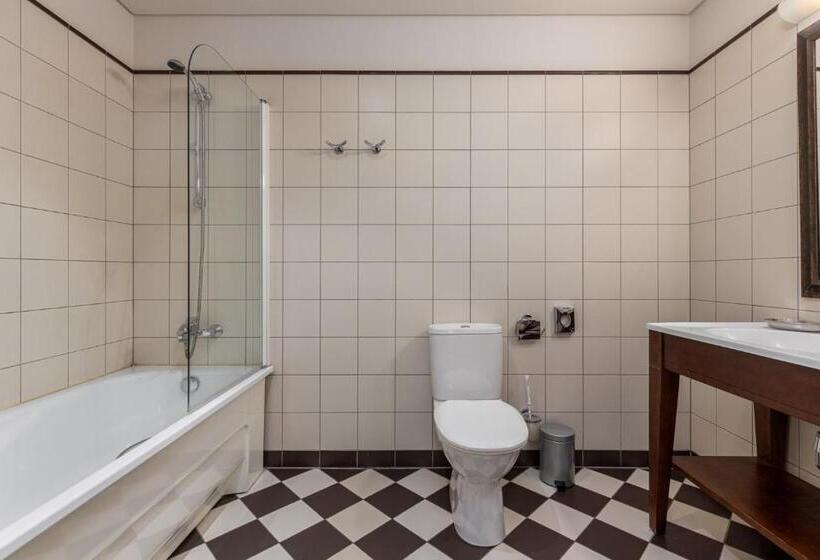 اتاق اکونومی, The Benjamin House   Self Check In