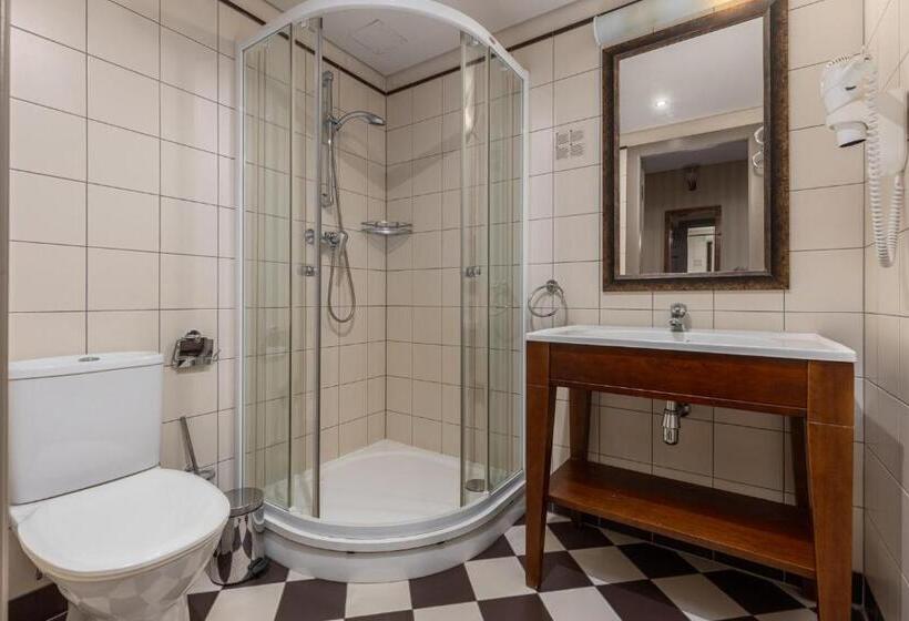 اتاق اکونومی یک تخته, The Benjamin House   Self Check In