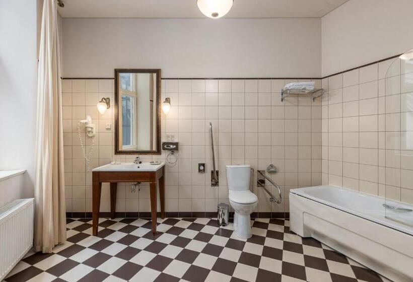 اتاق خانوادگی, The Benjamin House   Self Check In