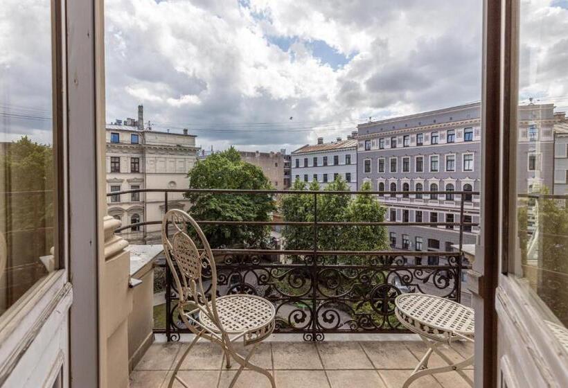 اتاق لوکس با بالکن, The Benjamin House   Self Check In