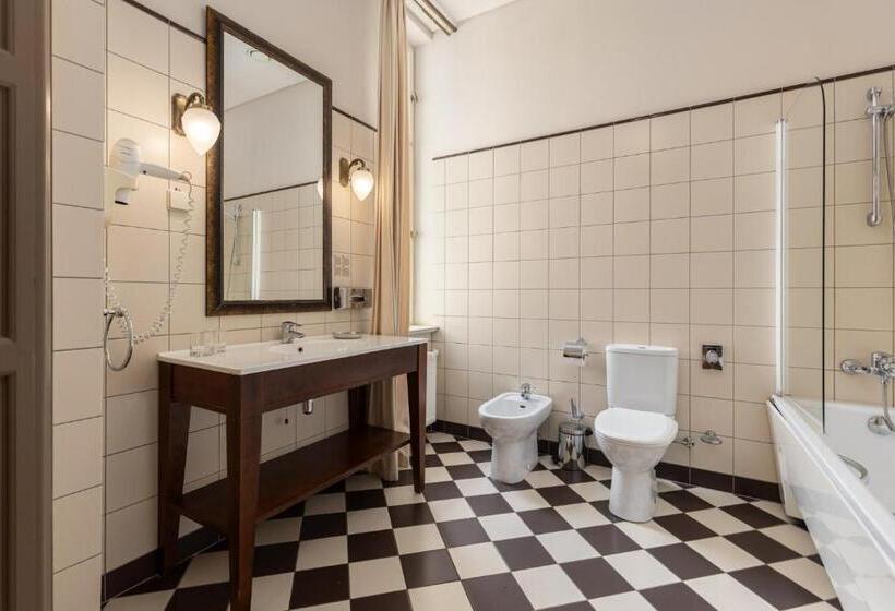 اتاق لوکس با بالکن, The Benjamin House   Self Check In