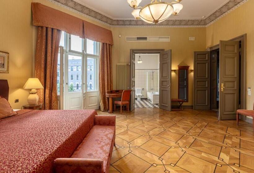 اتاق لوکس با بالکن, The Benjamin House   Self Check In