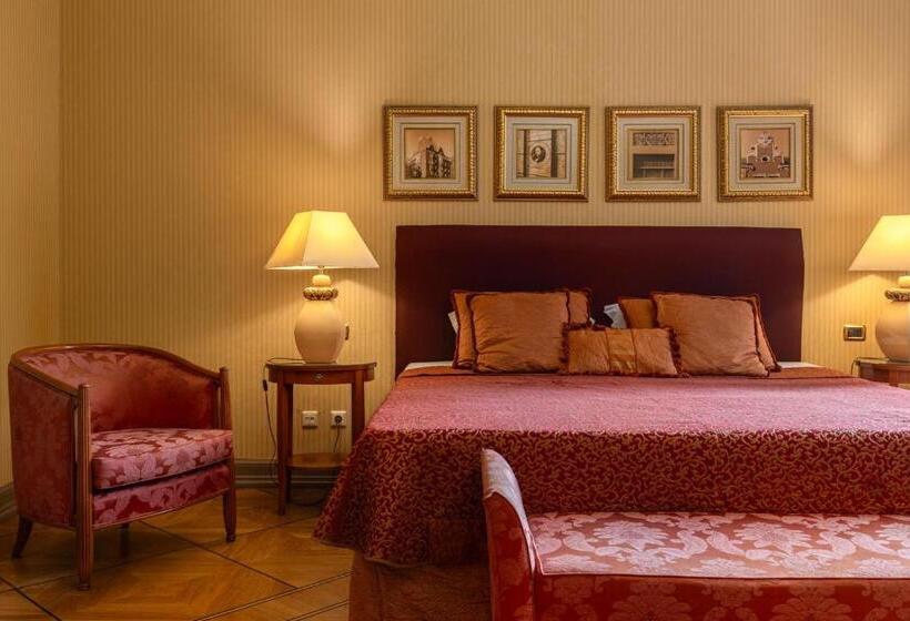 اتاق لوکس با بالکن, The Benjamin House   Self Check In