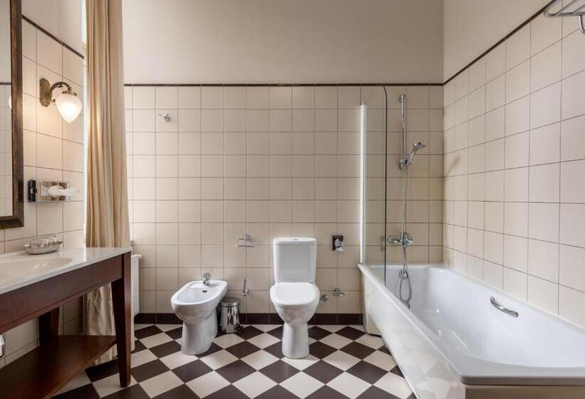 اتاق استاندارد با چشم‌انداز باغ, The Benjamin House   Self Check In