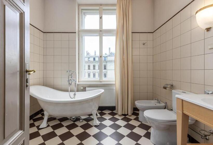 اتاق لوکس, The Benjamin House   Self Check In