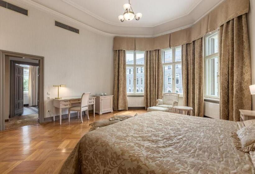 اتاق لوکس, The Benjamin House   Self Check In