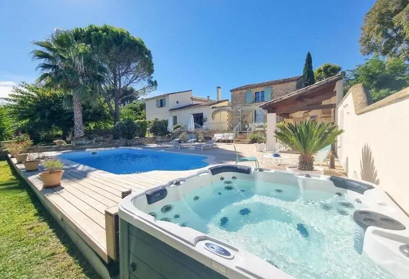 デラックススタジオ, Domaine En Pierre Avec Piscine Et Jacuzzi Au Mas Lucia