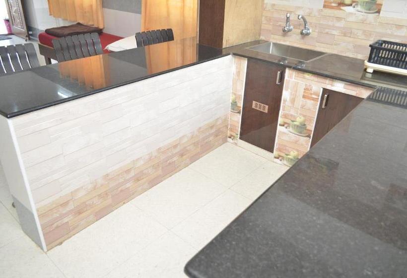 이코노미 룸, Jp Homes