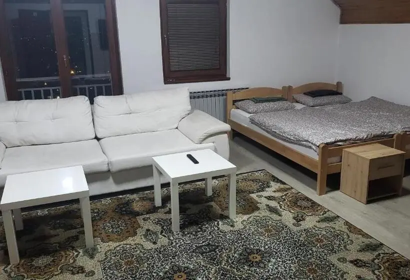 اتاق استاندارد چهارنفره با بالکن, Privatni Smještaj Mm