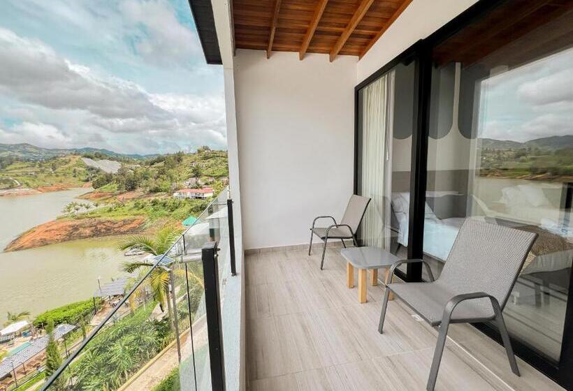 חדר סופריור לשלושה, Viajero Guatapé Hostel & Lake Club