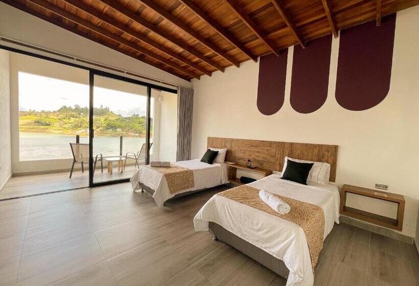 חדר דלוקס לשלושה, Viajero Guatapé Hostel & Lake Club