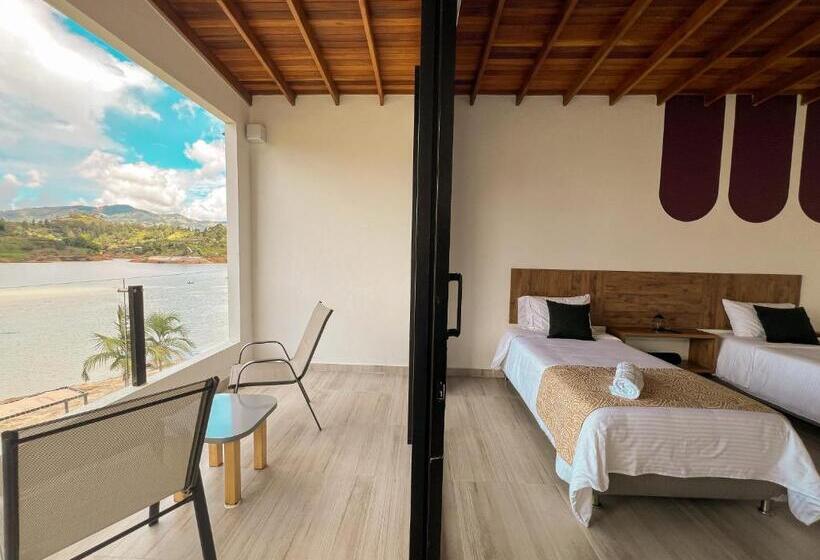 חדר דלוקס לשלושה, Viajero Guatapé Hostel & Lake Club